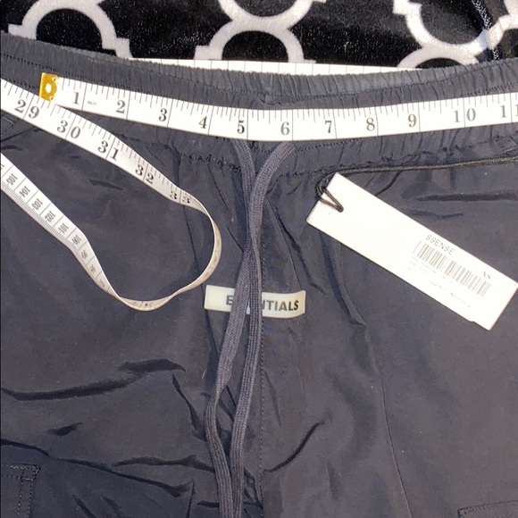 Essentials black nylon cargo pants 🥵 - Picture 7 of 10